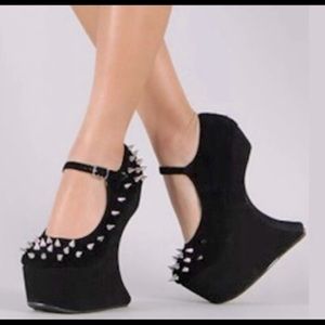 Bumper Spike Heel-less Heels